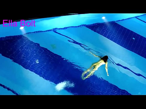 ❤️ Saya tidak bisa berhenti menonton, pirang muda tertangkap basah berenang di kolam resor ELLA BOLT ❤ Hanya porno di id.extratorrents.top ️